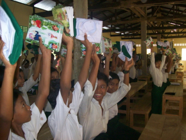 Build schools in Burma Myanmar - Building Jr High School in Kanyen Kwen - Ayerwaddy Division - 100schools, UK registered charity