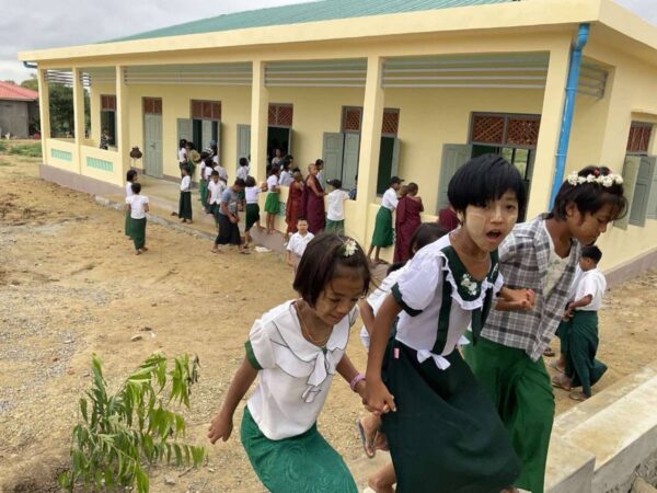 Building 100 schools in Burma - School 99 - Middle School - Khin Thar 2